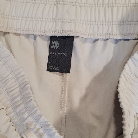 All In Motion cream/bone crop pants - Picture 4 of 4
